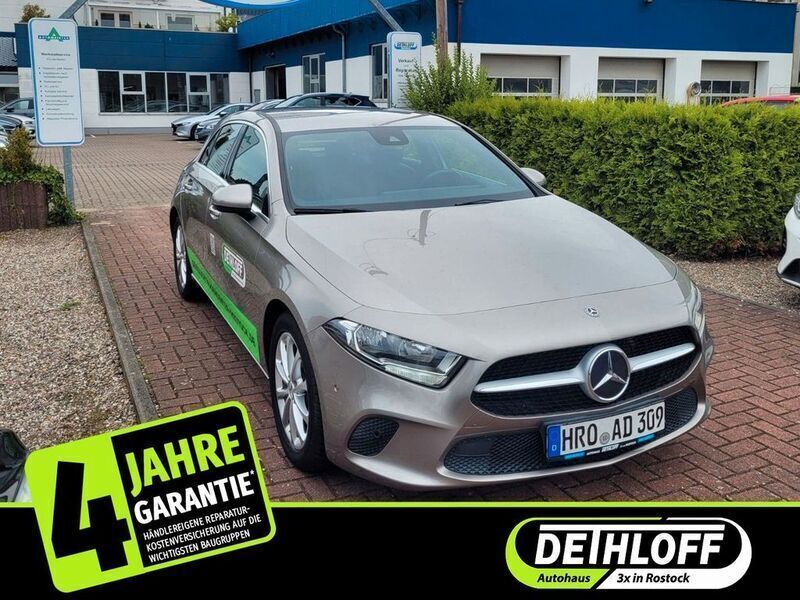 Silber Gebraucht 2019 Mercedes A200 Progressive Limousine | 22.940 € (Etwas zu teuer) - Bild 1/4