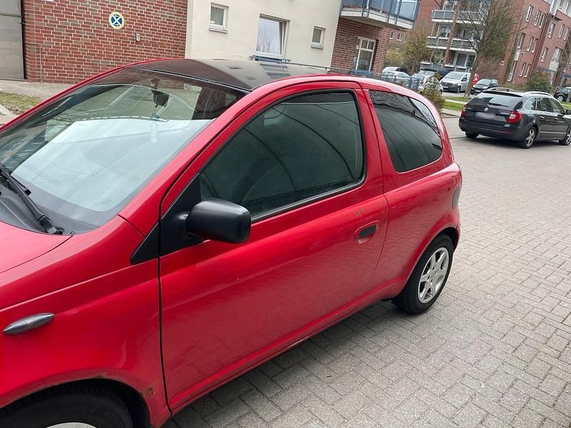 Gebraucht Toyota Yaris 65 PS (47 kW) 2004 Rot Kleinwagen