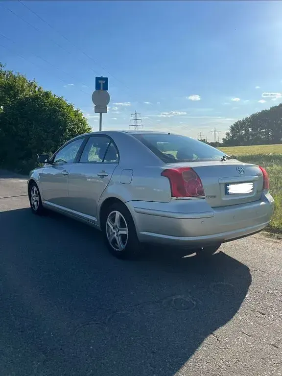 Gebraucht Toyota Avensis 129 PS (94 kW) 2005 Silber Limousine