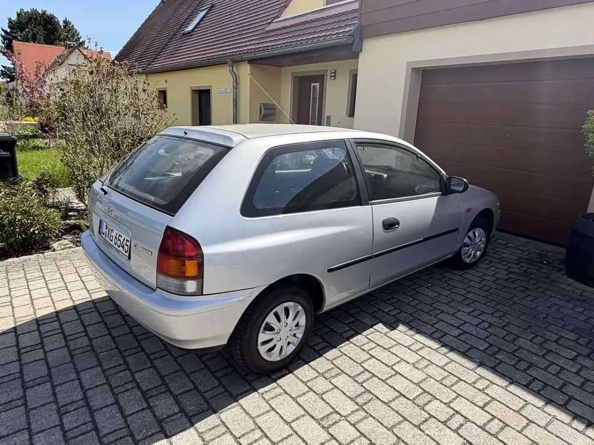 Gebraucht Mazda 323 73 PS (53 kW) 1998 Kleinwagen