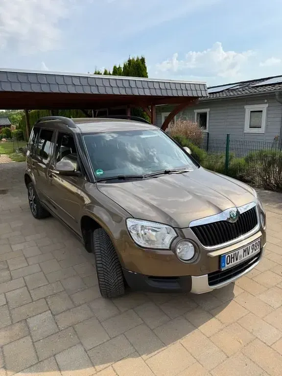 Używany Skoda Yeti Plus Edition 105 KM (77 kW) 2012 Brązowy SUV