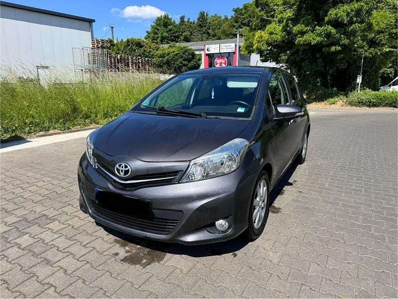 Gebraucht Toyota Yaris 2013 Grau Kleinwagen
