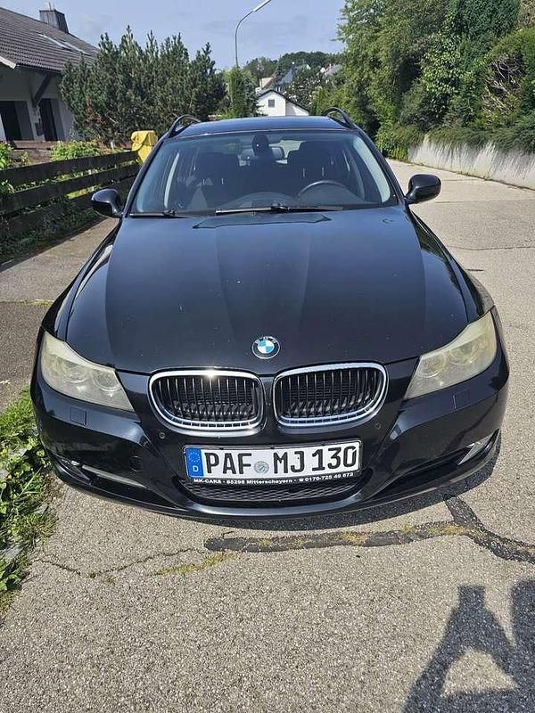 Schwarz Gebraucht 2009 BMW 320 Kombi | 3.900 € (Fairer Preis) - Bild 1/4