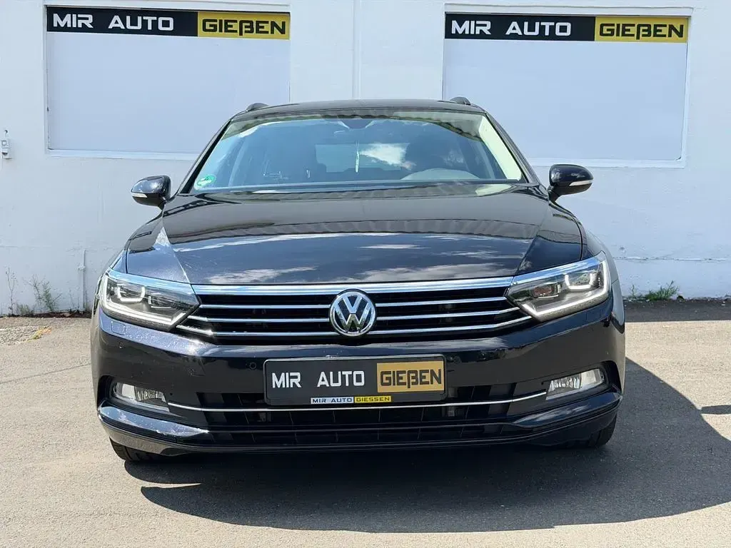 Gebraucht VW Passat 150 PS (110 kW) 2019 Deep black Kombi