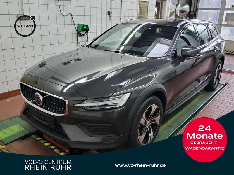 Grau Gebraucht 2023 Volvo V60 CC Plus Kombi | 35.950 € (Superpreis) - Bild 1/2
