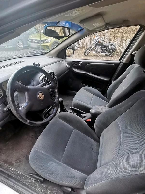 Usado Chrysler Neon 133 HP (97 kW) 2000 Cinzento Sedan