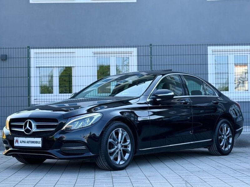 Obsidianschwarz metalliclack Gebraucht 2014 Mercedes C180 Limousine | 18.990 € (Etwas zu teuer) - Bild 1/4