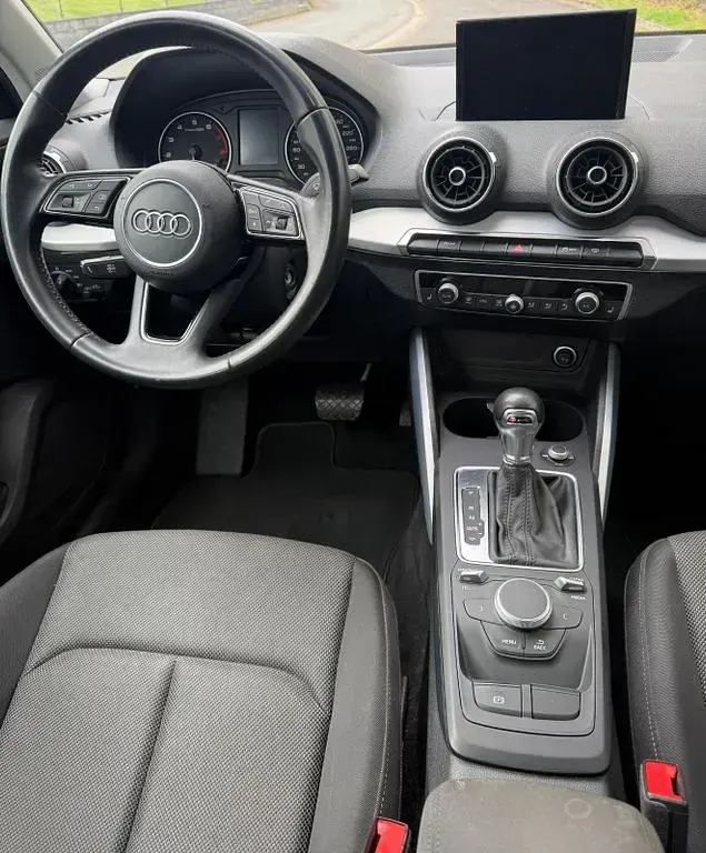 Gebraucht Audi Q2 Advanced 150 PS (110 kW) 2020 Silber SUV