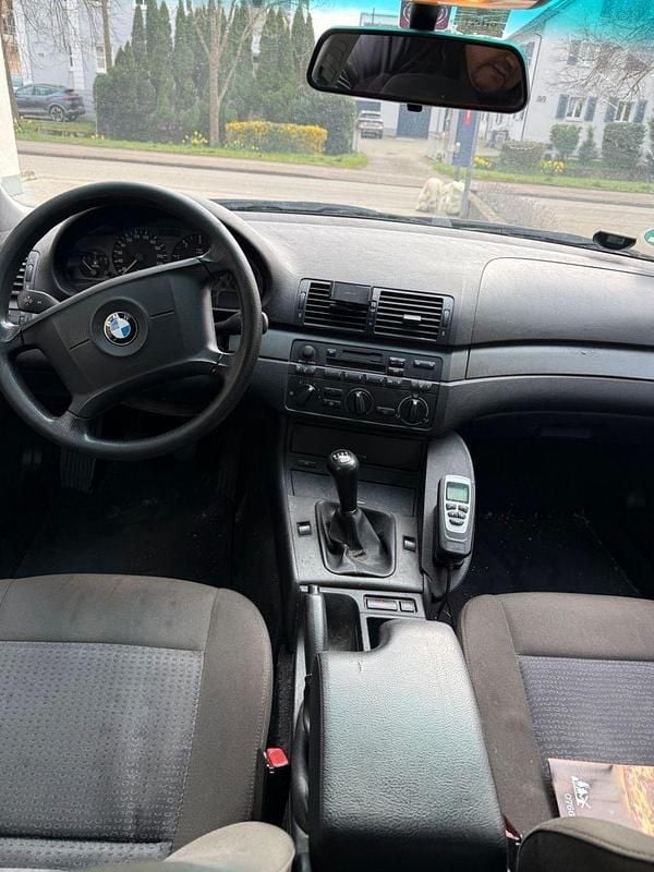Gebraucht BMW 318 116 PS (85 kW) 2004 Silber Kombi