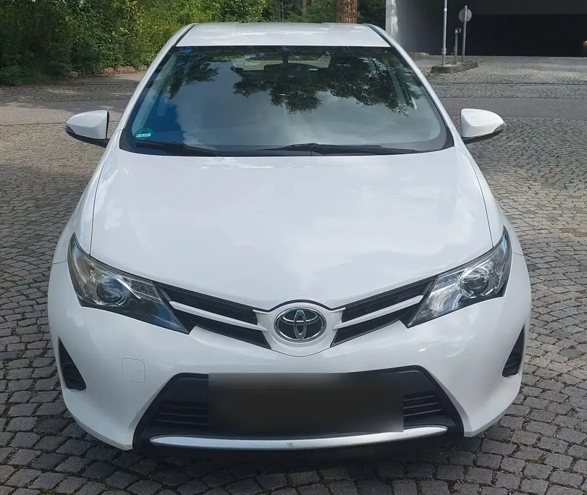 Gebraucht Toyota Auris Edition 99 PS (72 kW) 2015 Weiß Limousine