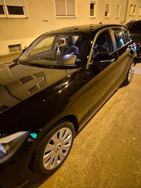 Schwarz Gebraucht 2014 BMW 116 Sport Line Kleinwagen | 8.950 € (Fairer Preis) - Bild 1/4