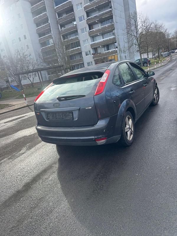 Gebraucht Ford Focus 120 PS (88 kW) 2007 Grau Kleinwagen