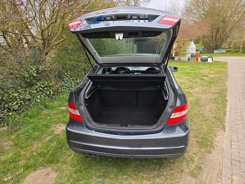 Gebraucht Mercedes CLC200 122 PS (89 kW) 2009 Grau Kleinwagen