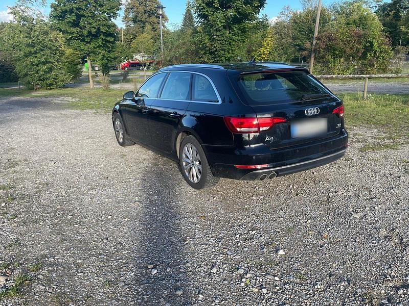 Second-hand Audi A4 Comfort 190 CP (139 kW) 2017 Negru Break