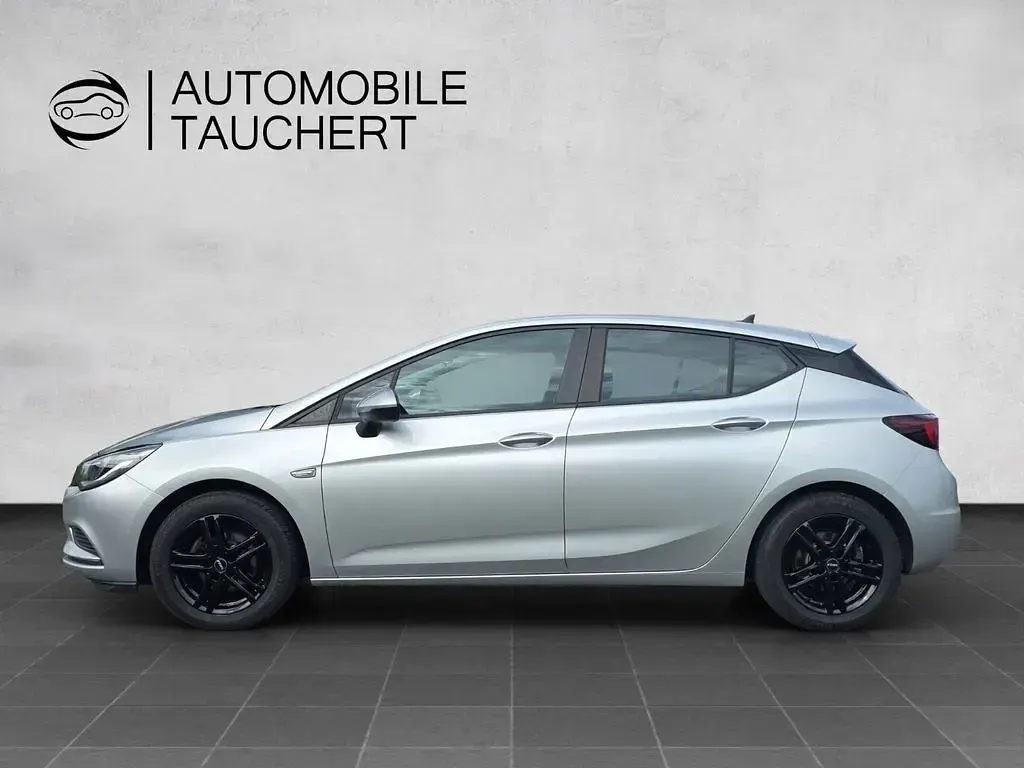 Gebraucht Opel Astra Edition 101 PS (74 kW) 2017 Silber Limousine