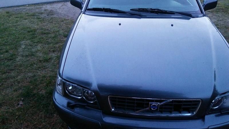 Grau Gebraucht 2003 Volvo V40 Kombi | 1.750 € (Fairer Preis) - Bild 1/4