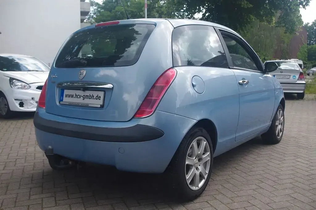 Gebraucht Lancia Ypsilon 80 PS (58 kW) 2006 Blau surf/lagoon/de chirico Kleinwagen