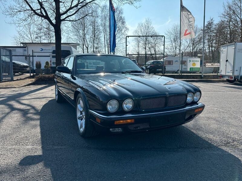 Schwarz Gebraucht 1995 Jaguar X300 Limousine | 23.990 € - Bild 1/4