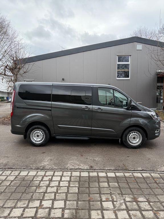 Gebraucht Ford Tourneo Titanium 131 PS (96 kW) 2019 Grau Van / Kleinbus