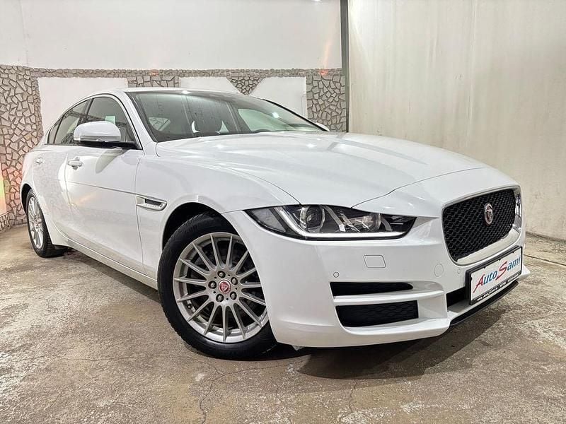 Gebraucht Jaguar XE Pure 163 PS (119 kW) 2015 Weiß Limousine