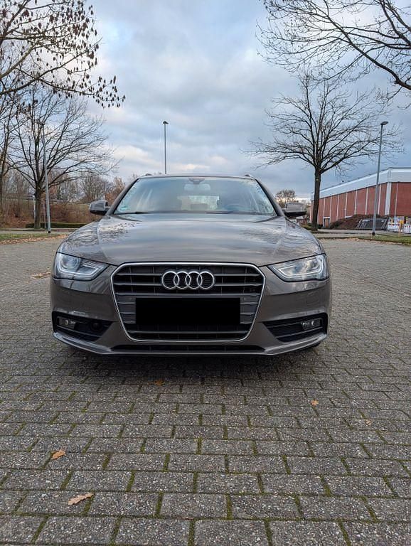 Gebraucht Audi A4 Ambiente 136 PS (100 kW) 2014 Grau Kombi
