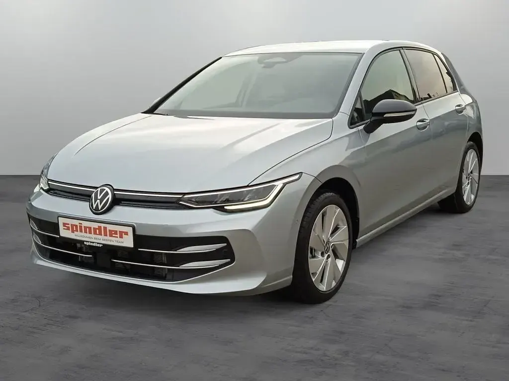 Gebraucht VW Golf VIII 150 PS (110 kW) 2025 Oyster silver metallic Limousine