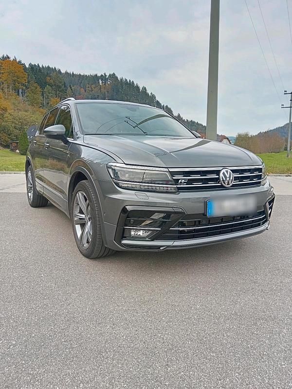 Grau Gebraucht 2018 VW Tiguan R-line SUV | 34.500 € (Teuer) - Bild 1/4