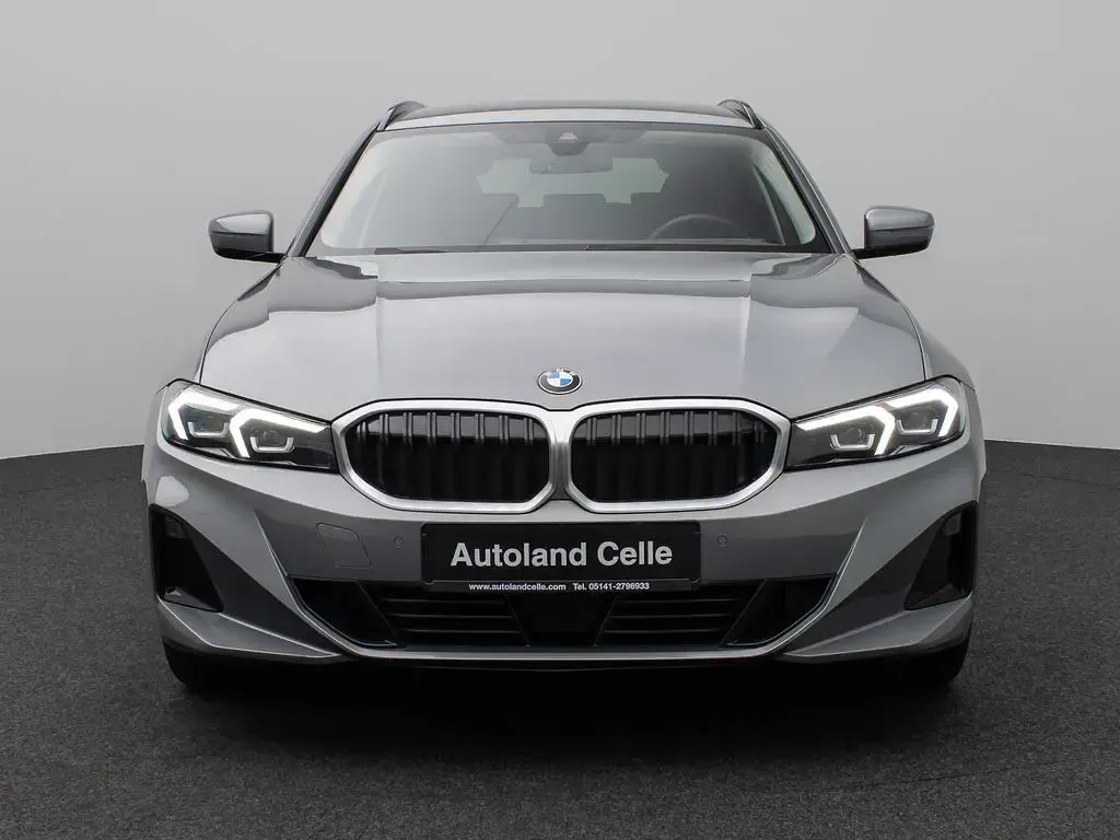 Gebraucht BMW 320 Sport Line 190 PS (139 kW) 2022 Skyscraper grau c4wschwarz Limousine