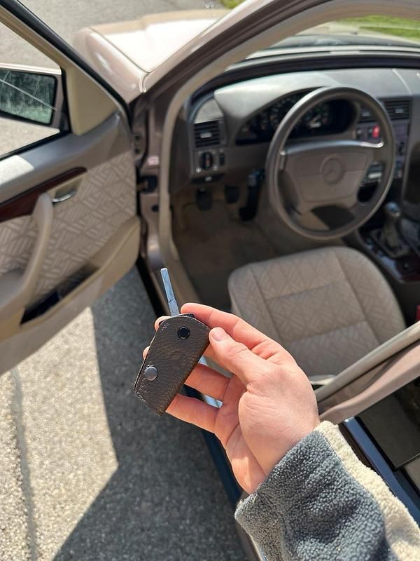 Gebraucht Mercedes C280 193 PS (141 kW) 1994 Beige Limousine