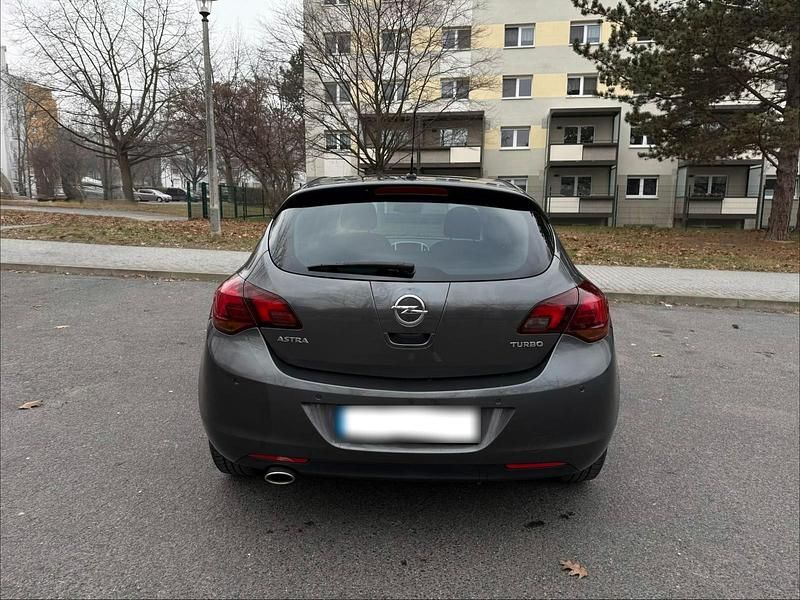 Gebraucht Opel Astra 140 PS (102 kW) 2012 Grau Limousine