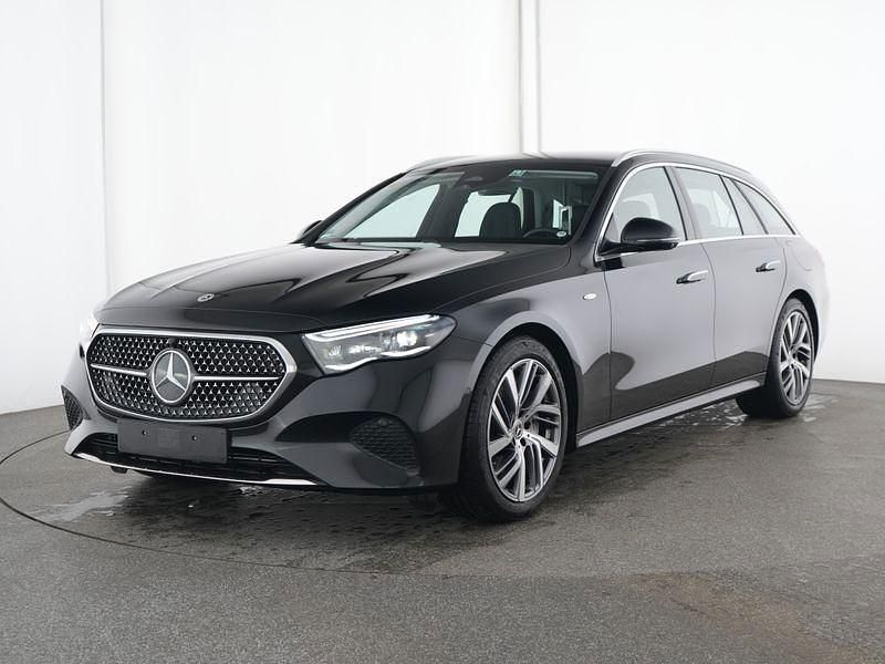 Gebraucht Mercedes E300 Avantgarde 204 PS (150 kW) 2025 Schwarz Limousine