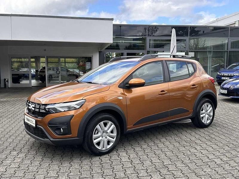 Orange Gebraucht 2024 Dacia Sandero Expression Kleinwagen | 19.940 € (Fairer Preis) - Bild 1/3