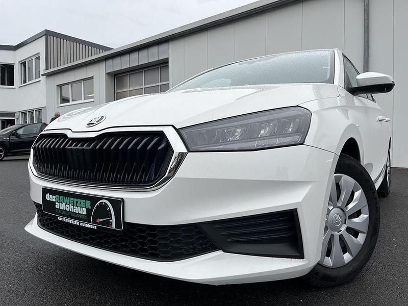 Weiß Gebraucht 2022 Skoda Fabia Active Limousine | 12.860 € (Guter Preis) - Bild 1/4