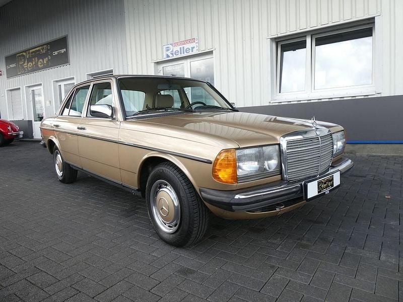 Gold Gebraucht 1983 Mercedes 200 Limousine | 15.900 € - Bild 1/4