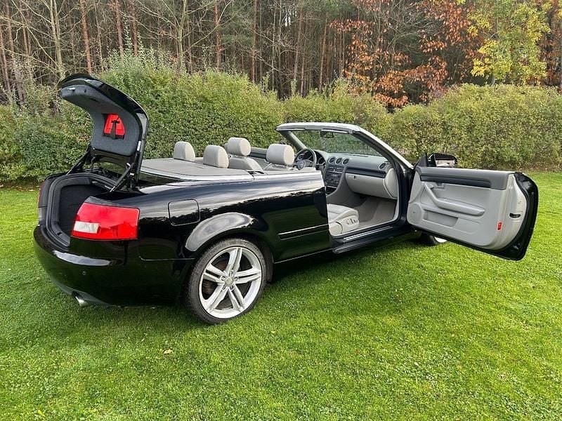 Schwarz Gebraucht 2022 Audi A4 Cabrio | 5.100 € - Bild 1/4