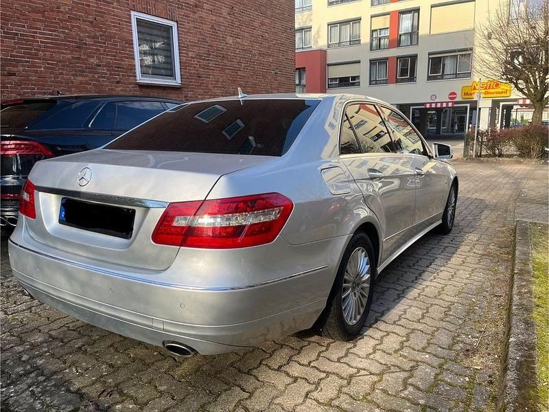 Gebraucht Mercedes E350 Avantgarde 231 PS (169 kW) 2010 Silber Limousine
