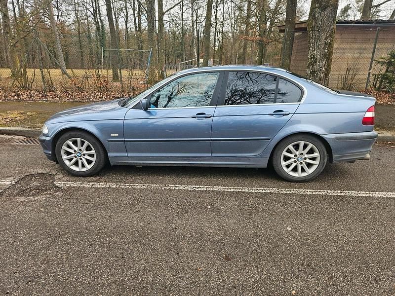 Gebraucht BMW 325 192 PS (141 kW) 2001 Blau Limousine