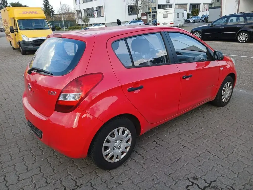 Gebraucht Hyundai i20 Active 77 PS (56 kW) 2010 Rot Kleinwagen