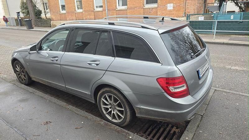 Gebraucht Mercedes C220 170 PS (125 kW) 2011 Grau Limousine