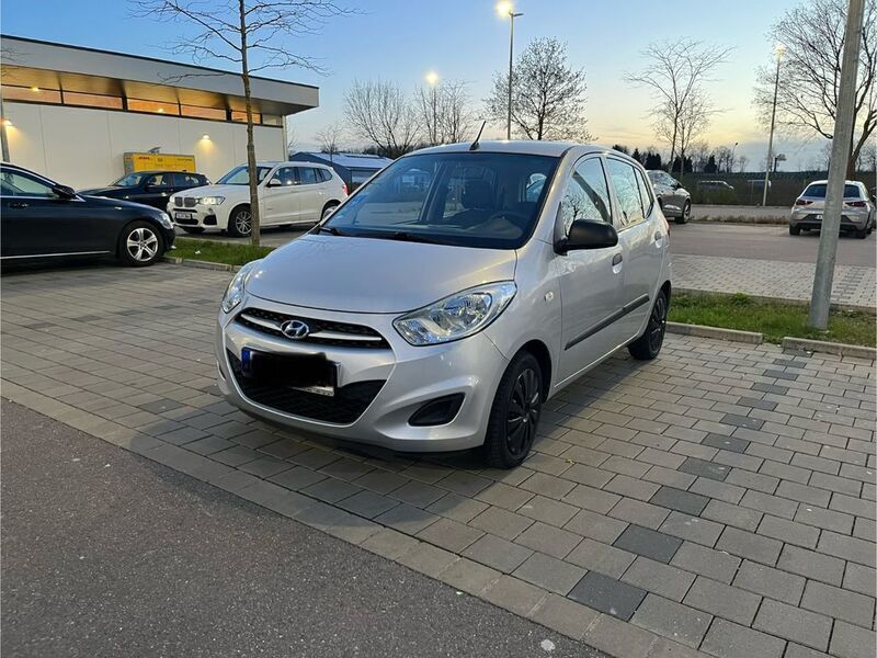 Silber Gebraucht 2012 Hyundai i10 Kleinwagen | 4.300 € (Fairer Preis) - Bild 1/4