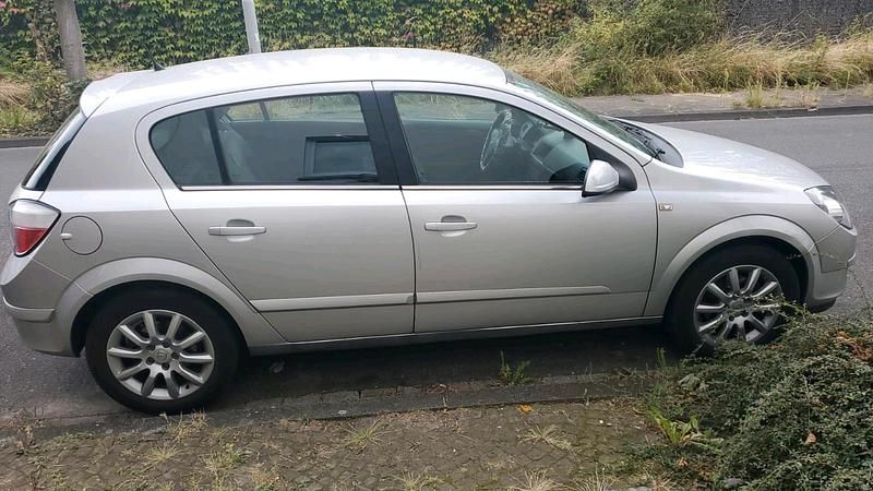 Brugt Opel Astra 125 HK (91 kW) 2004 Grå Hatchback