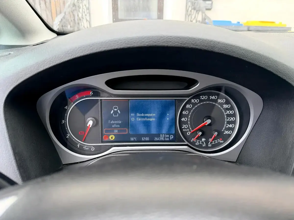 Gebraucht Ford S-MAX S 163 PS (119 kW) 2010 Weiß Van / Kleinbus