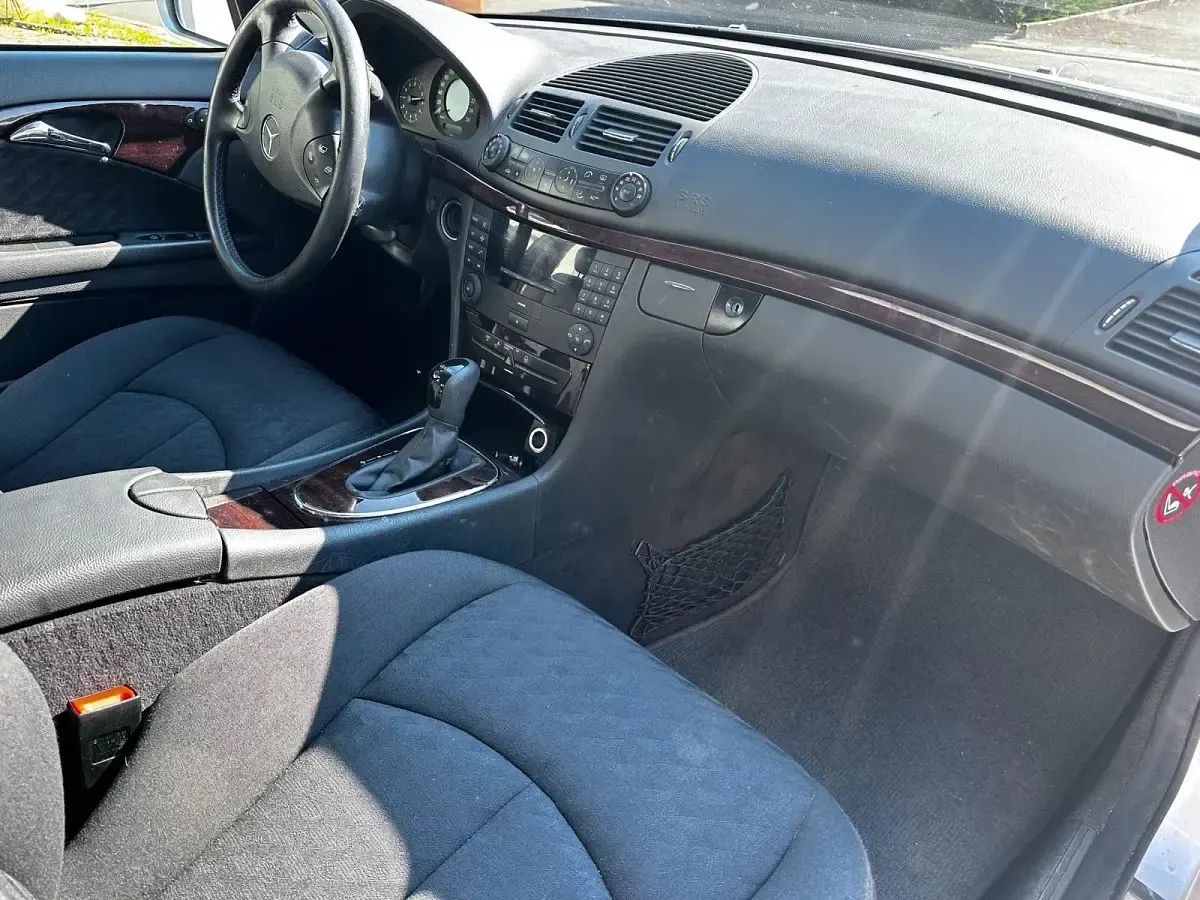 Gebraucht Mercedes E240 177 PS (130 kW) 2002 Silber Limousine