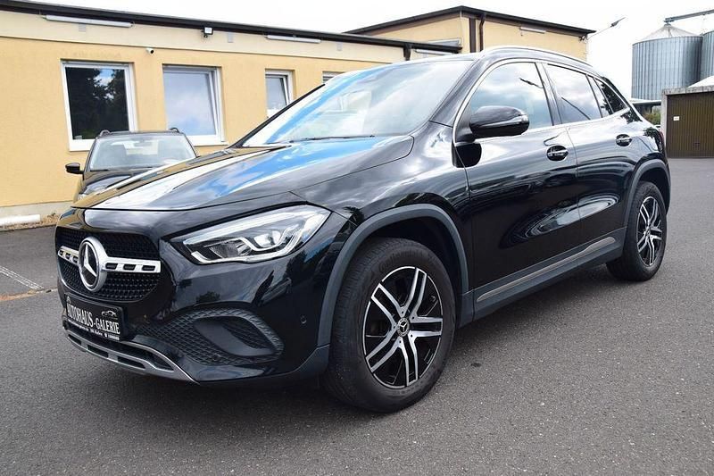 Schwarz Gebraucht 2022 Mercedes GLA180 SUV | 26.999 € (Fairer Preis) - Bild 1/4