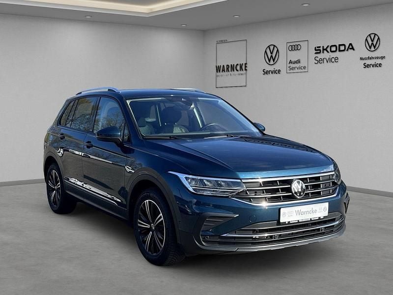 Gebraucht VW Tiguan Active 150 PS (110 kW) 2023 Nightshade blue metallic SUV