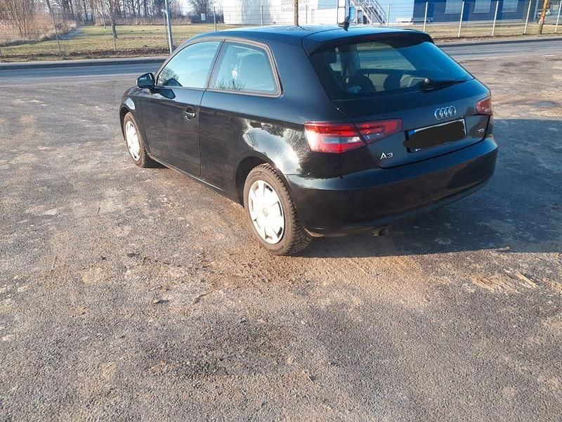 Gebraucht Audi A3 Attraction 105 PS (77 kW) 2013 Schwarz Limousine
