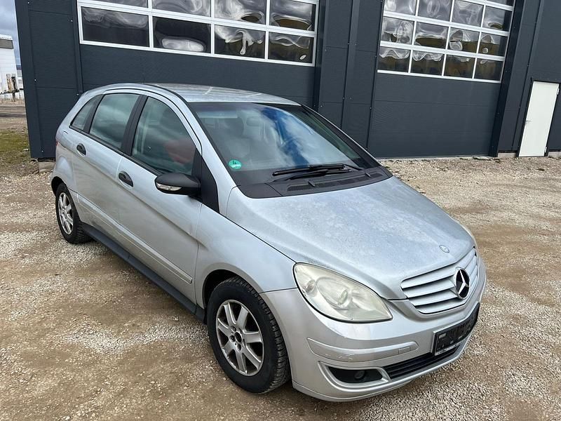 Gebraucht Mercedes B170 115 PS (84 kW) 2008 Silber Van / Kleinbus