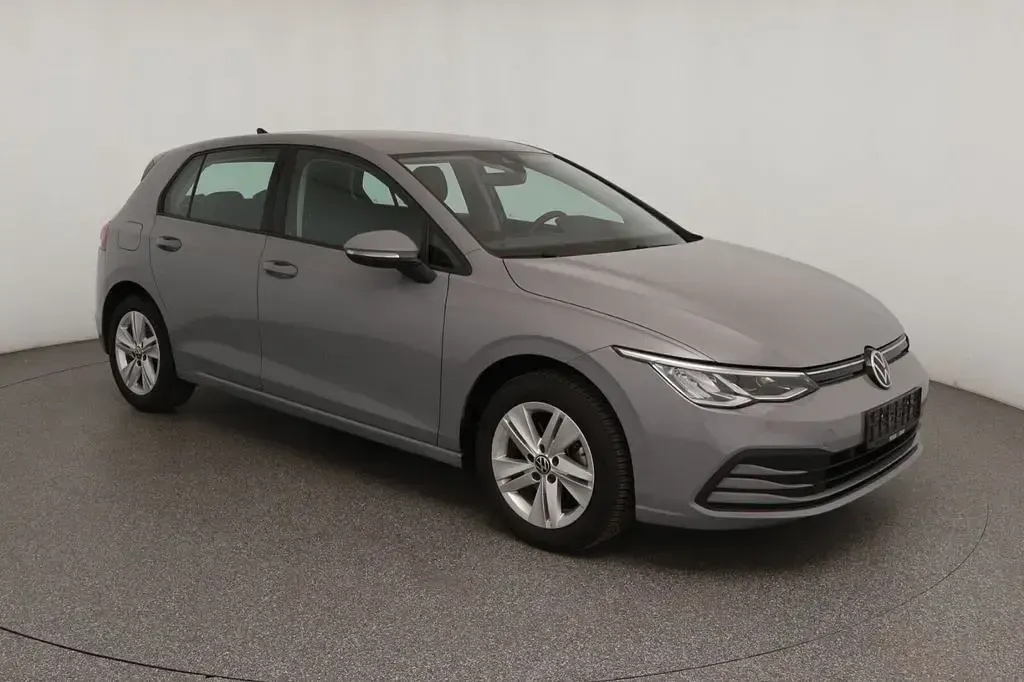 Gebraucht VW Golf VIII Life 150 PS (110 kW) 2020 Mondsteingrau Limousine