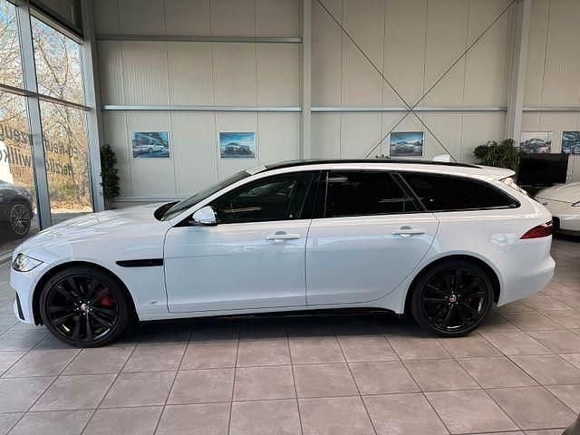 Gebraucht Jaguar XF Sportbrake S 300 PS (220 kW) 2020 Yulong white Kombi