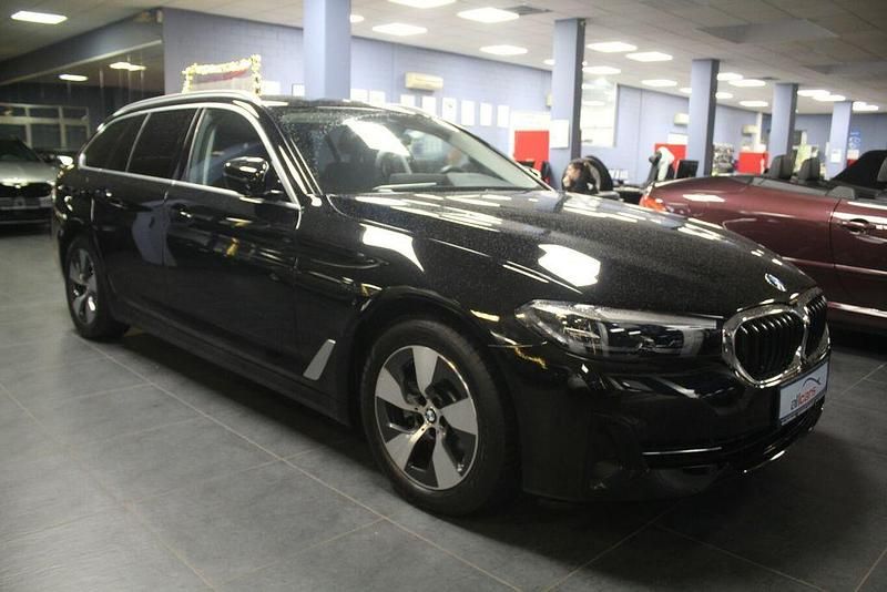 Schwarz Gebraucht 2021 BMW 520 Kombi | 28.980 € (Superpreis) - Bild 1/4